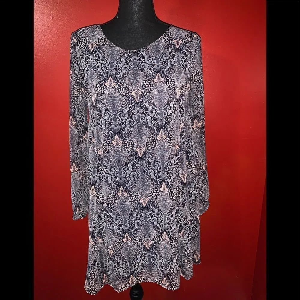 ASTR Long Sleeve Abstract Dress